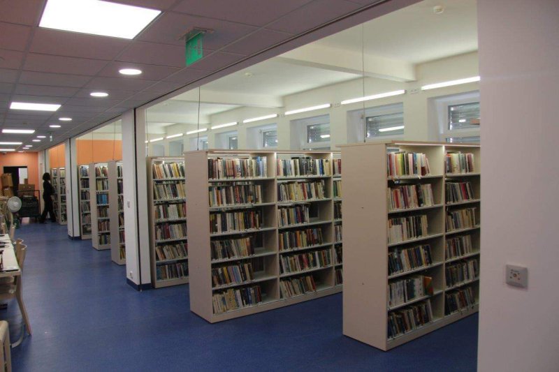 Městská knihovna Veselí nad Moravou - knihovní regály STEELA a Cantilibra